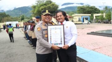 Kapolres Gayo Lues Pimpin Upacara Penyerahan Penghargaan kepada Personel Berdedikasi dalam Penanganan Bencana Hidrometeorologi