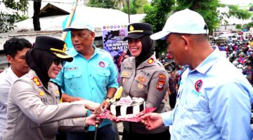 Kapolres Pelabuhan Makassar Rayakan May Day Bersama Buruh KSPSI, Simbol Kebersamaan Lewat Pemotongan Kue