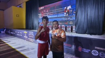 Petinju Perbati Sulsel Muh Adnan Anugrah Yunus Menang Telak atas Angga, H. Saiful Tola Apresiasi Perjuangan Atlet