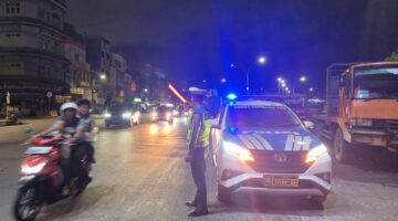 Satlantas Polres Pelabuhan Makassar Perkuat Strong Point Malam