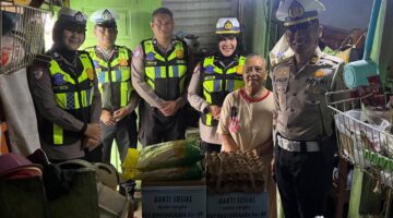 Tak Hanya Tertibkan Lalu Lintas, Satlantas Polres Pelabuhan Makassar Hadir Membawa Kepedulian
