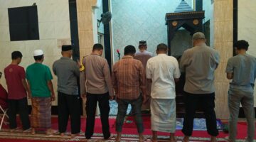 Shalat Lima Waktu Jadi Benteng Diri, Polres Pelabuhan Makassar Ajak Warga Dekatkan Diri kepada Allah